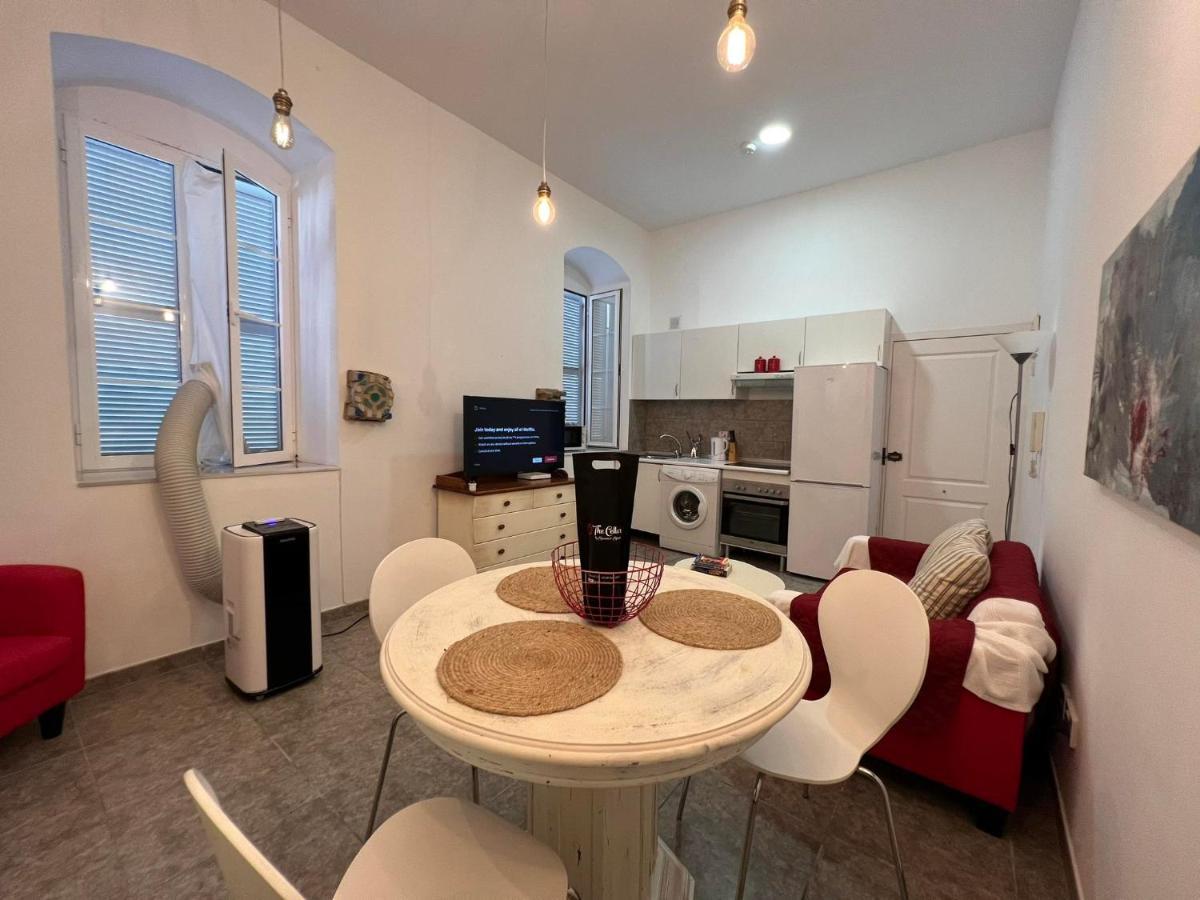 Quirky 1Br Just Off Main Street Prime Location Apartman Gibraltár Kültér fotó